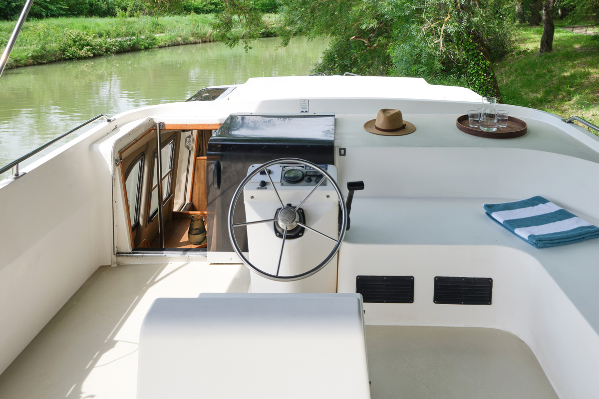 Steuerstand Außen und Sitzecke Royal Classique