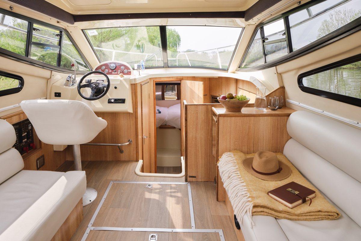 Wohnbereich Hausboot Consul