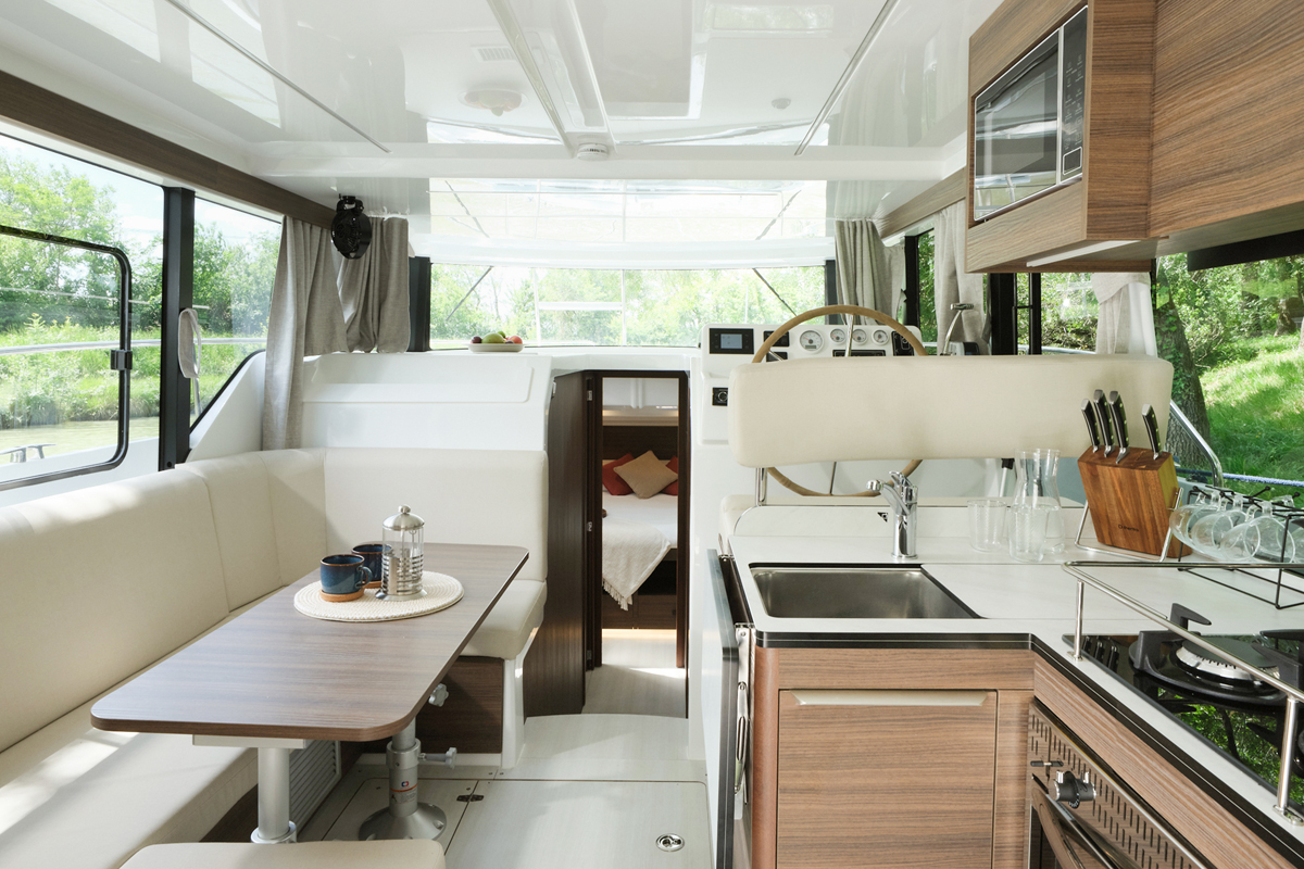 Wohnbereich Hausboot Liberty Le Boat