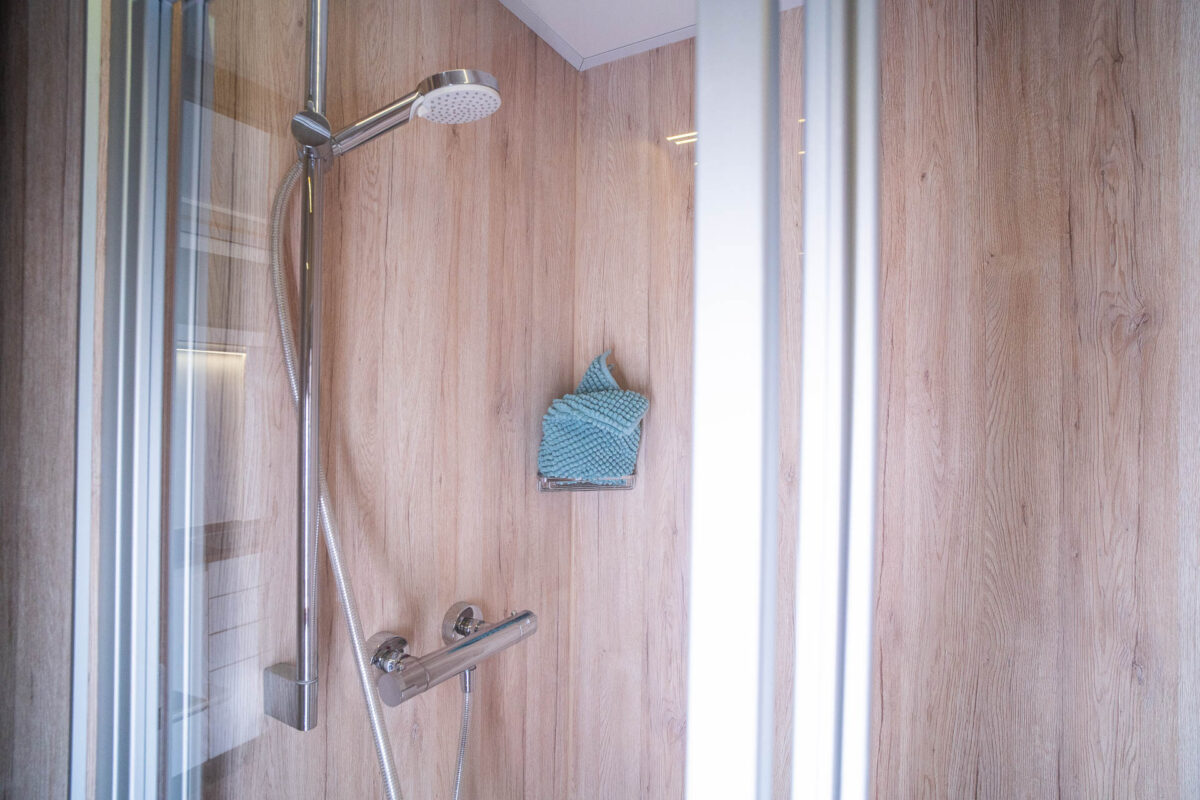 bungalowboot_seen-sucht_dusche