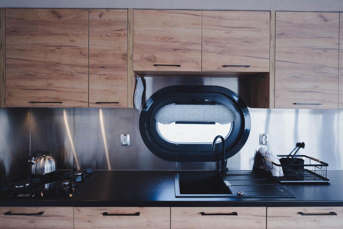 hausboot-nizza-kueche