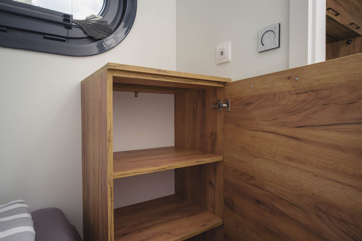 hausboot-nizza-schrank-kabine