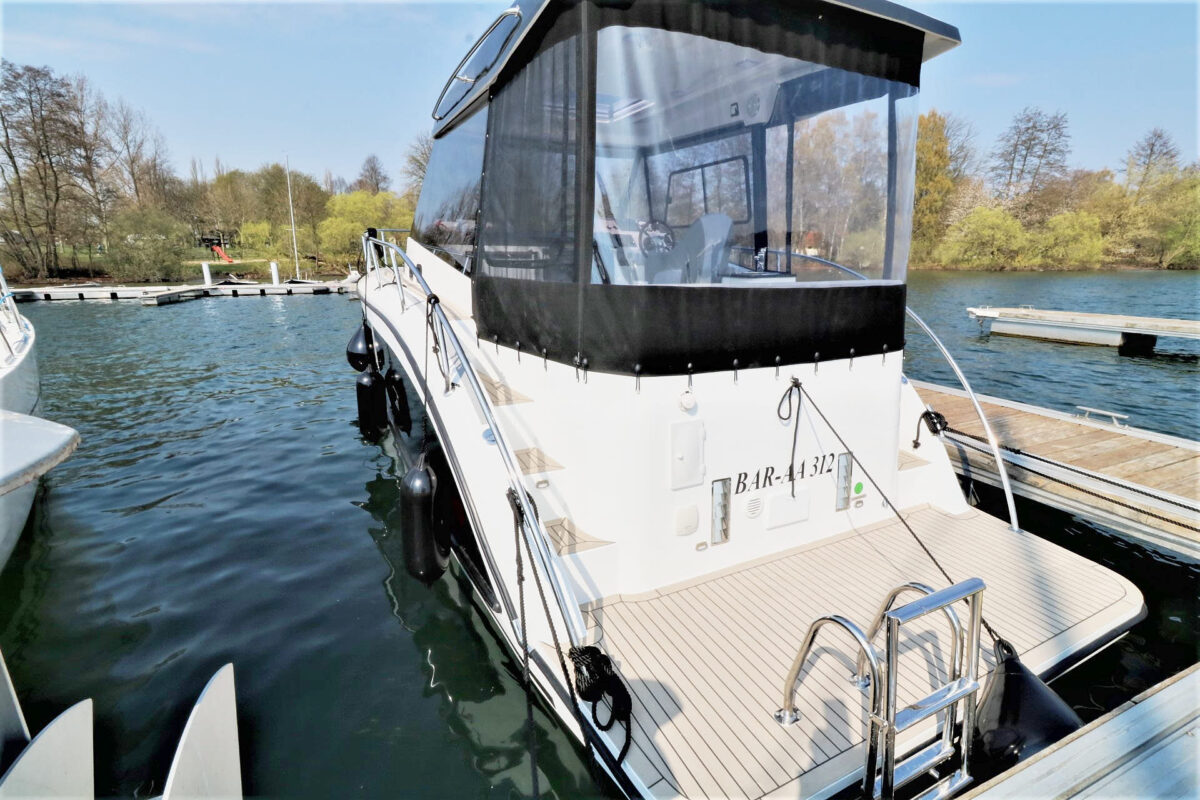 hausboot-sina-badeplattform