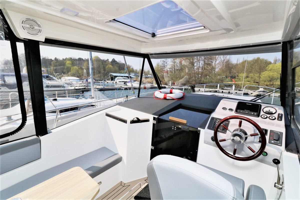 hausboot-sina-cockpit_2