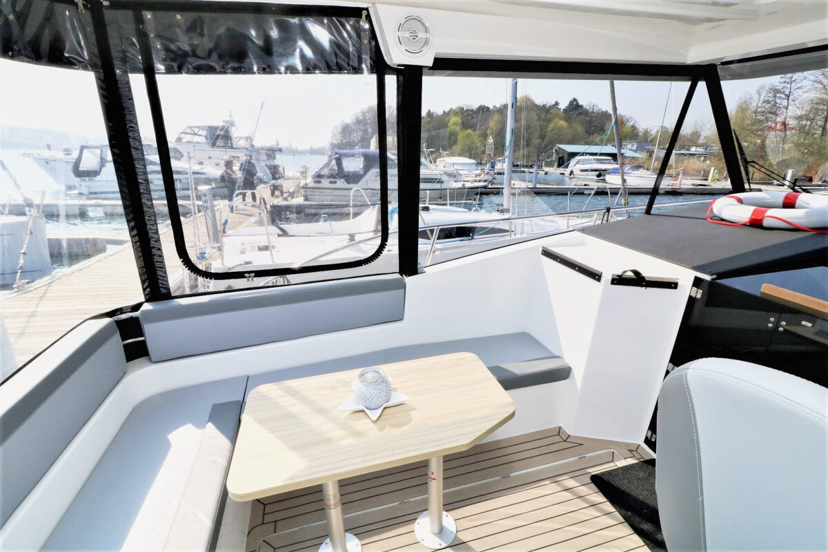 hausboot-sina-heckterrasse-sitzecke_2