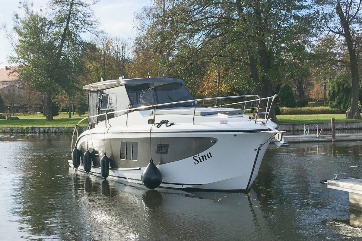 hausboot-sina-im-hafen