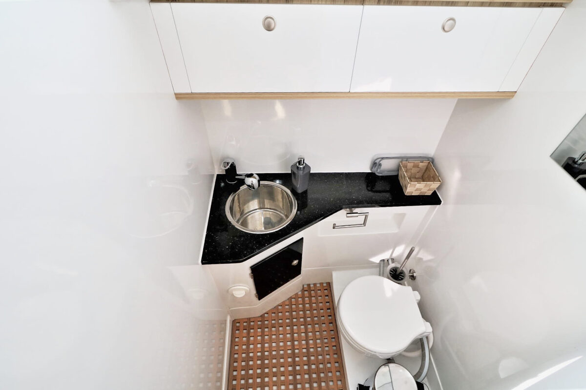 hausboot-sina-nasszelle