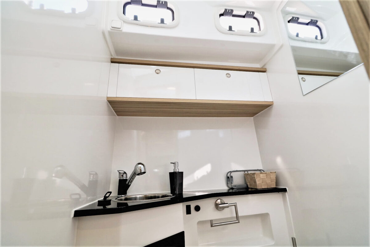 hausboot-sina-nasszelle_waschbecken