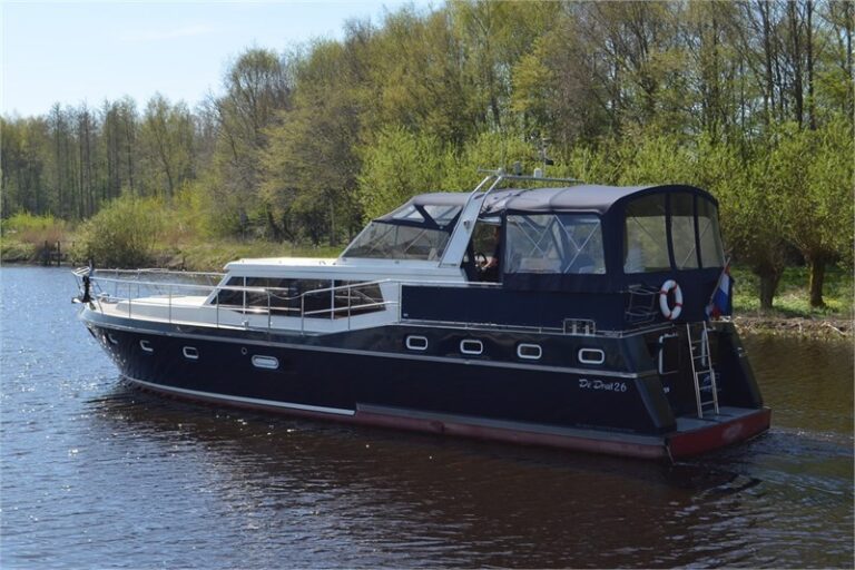 Heckansicht Boot Renal 50 Drait 33 wie Drait 26