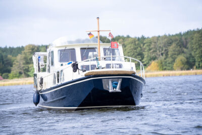 Motoryacht Nana Bugansicht