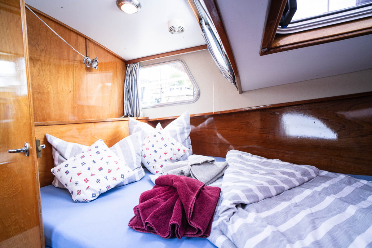 motoryacht-nana-bett-bugkabine