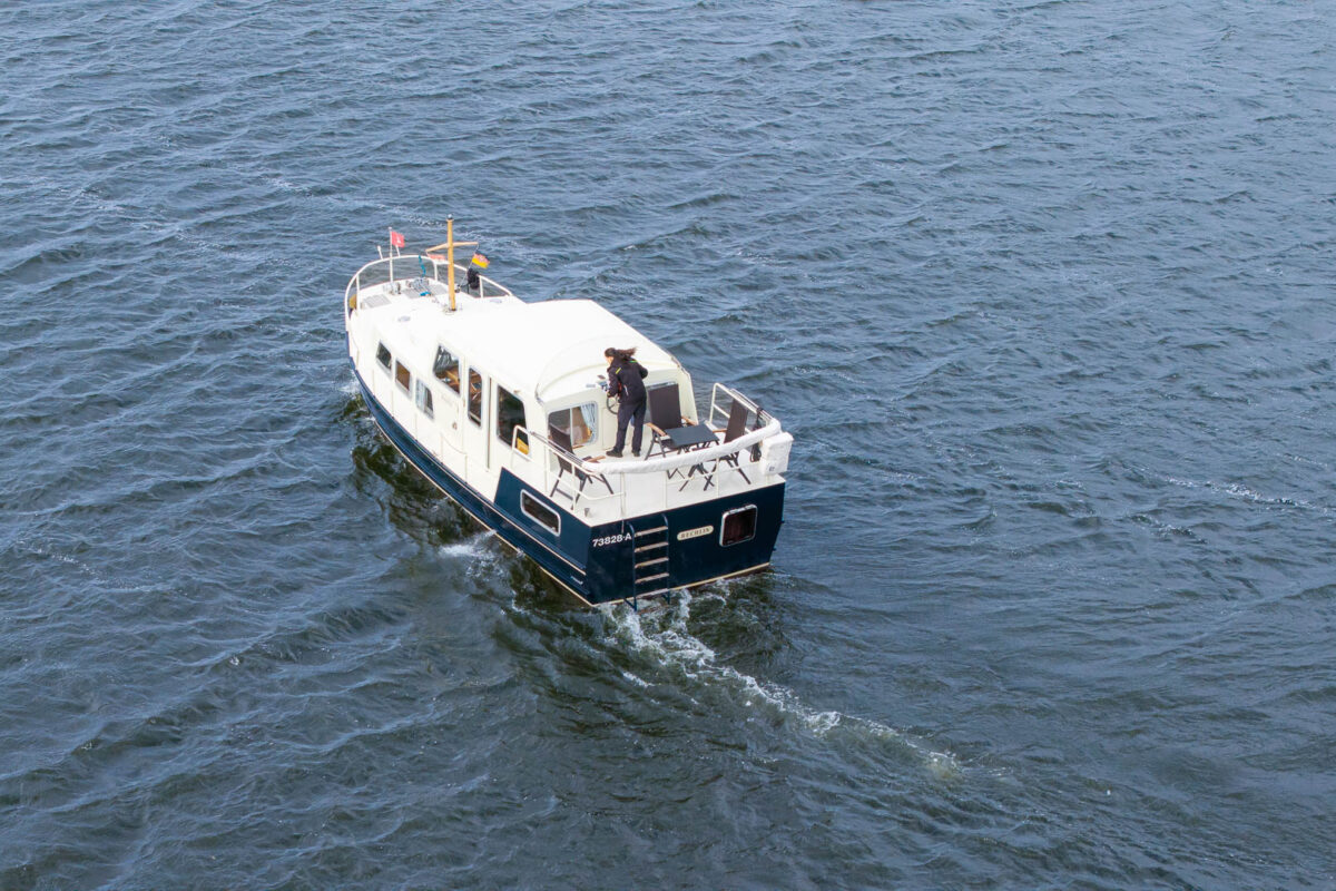 motoryacht-nana-heckansicht