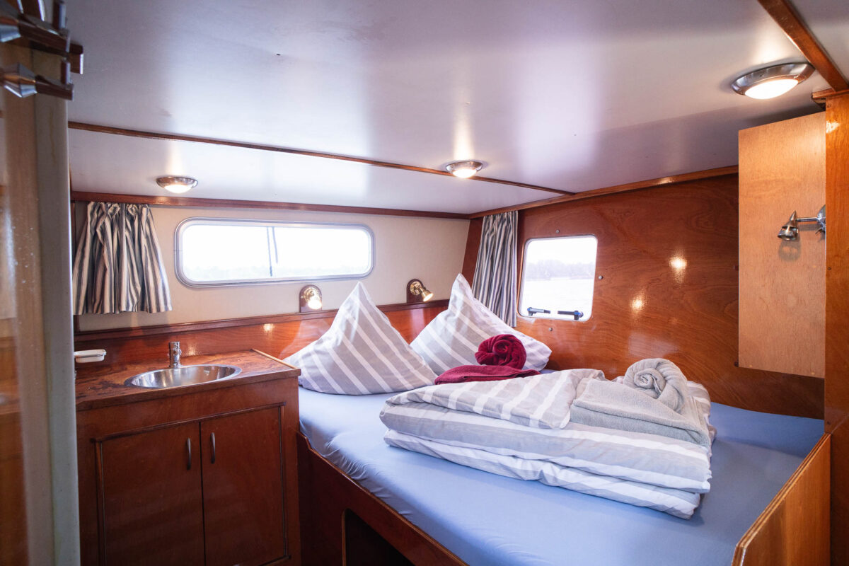 motoryacht-nana-heckkabine