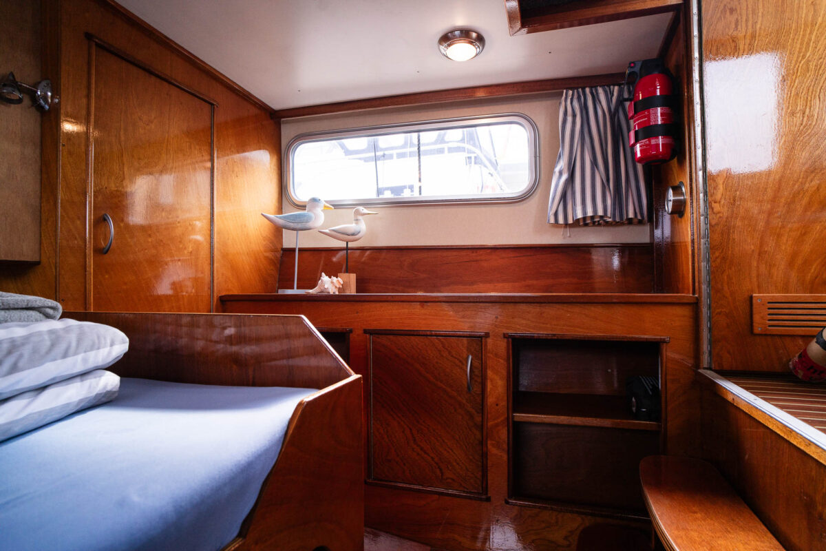 motoryacht-nana-heckkabine-stauraum