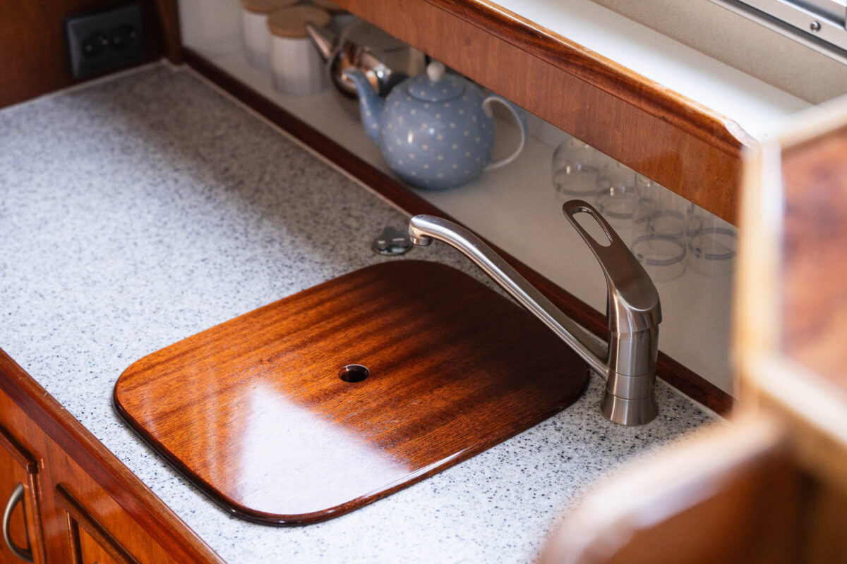 motoryacht-nana-waschbecken-pantry