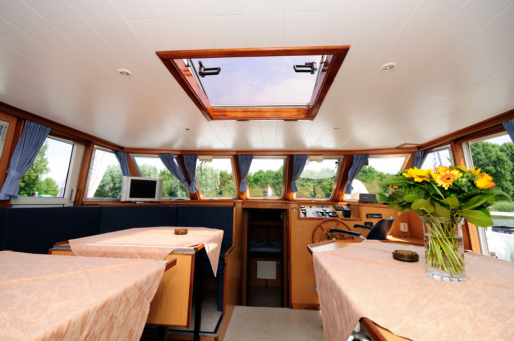 innensteuerstand-olympia-superkreuzer