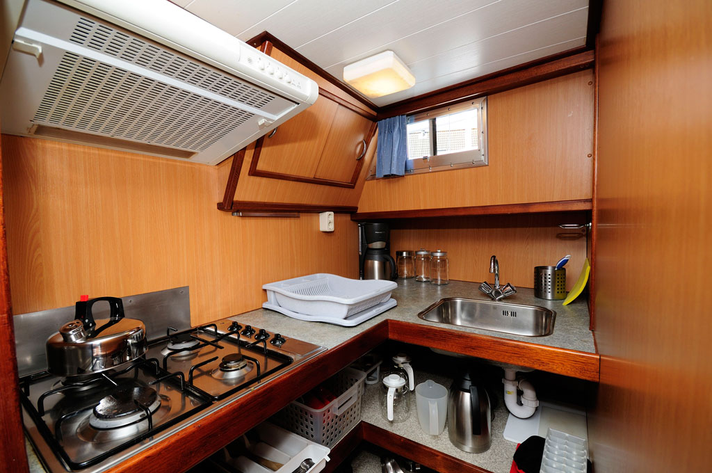 kuche-hausboot-olympia-superkreuzer