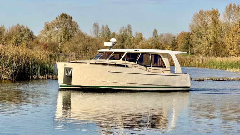 Motorboot Greenline 33 Naousa - Yachtcharter Huibers