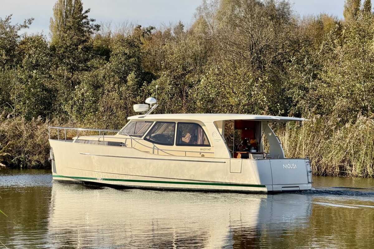 motoryacht_naousa-heckansicht