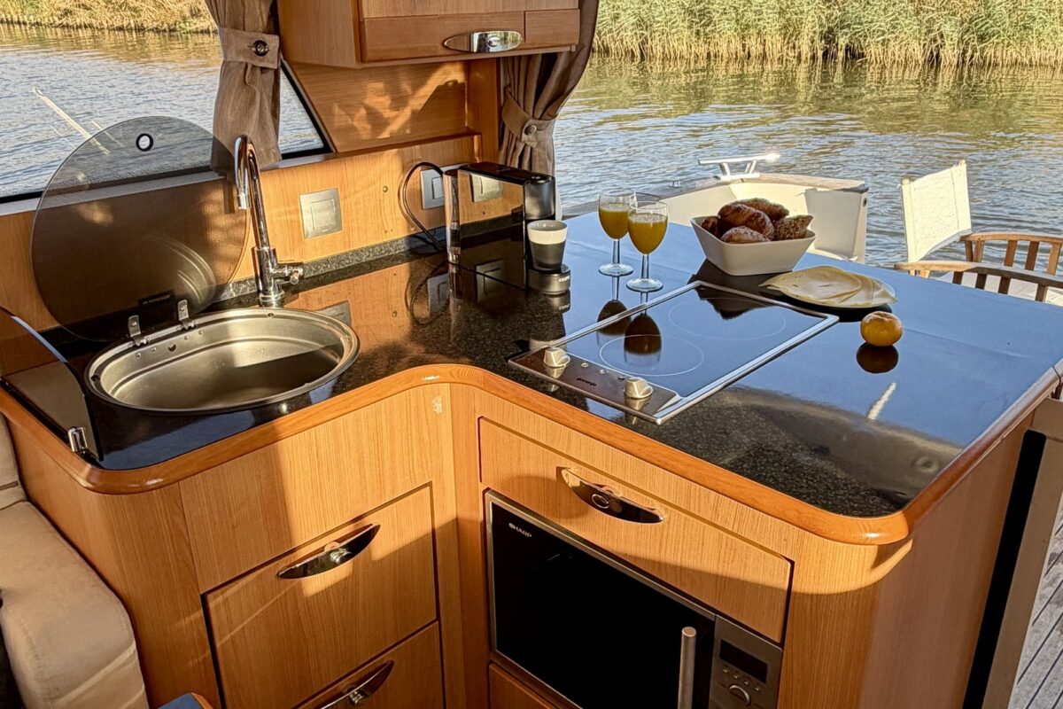 motoryacht_naousa-kueche