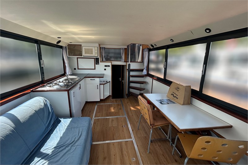 safari_houseboat_1050_refit-salon-sofa