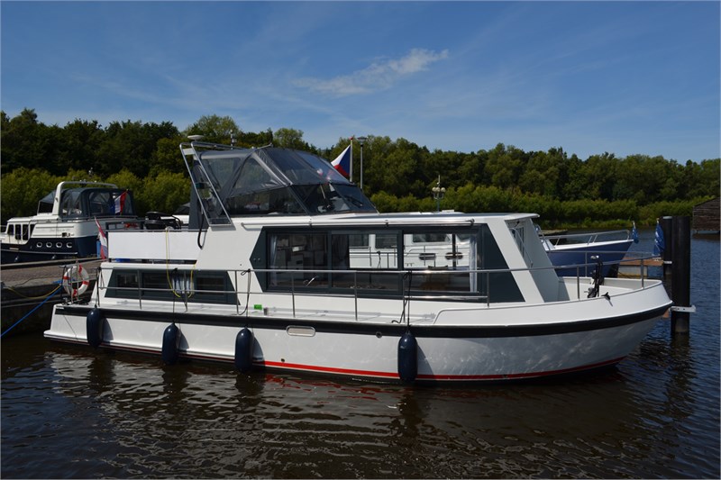 safari_houseboat_1050_refit-seitlich--