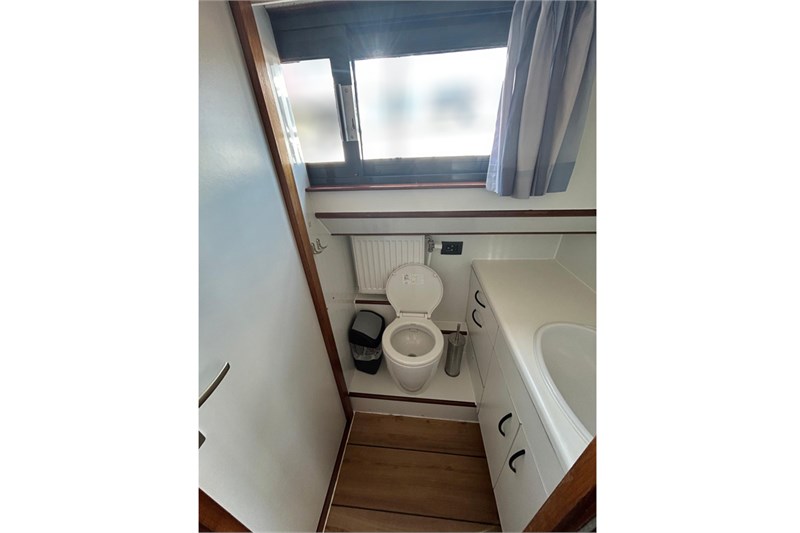 safari_houseboat_1050_refit-toieltte