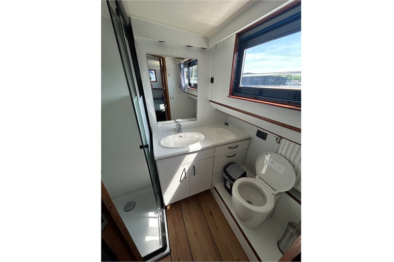 safari_houseboat_1050_refit_bad