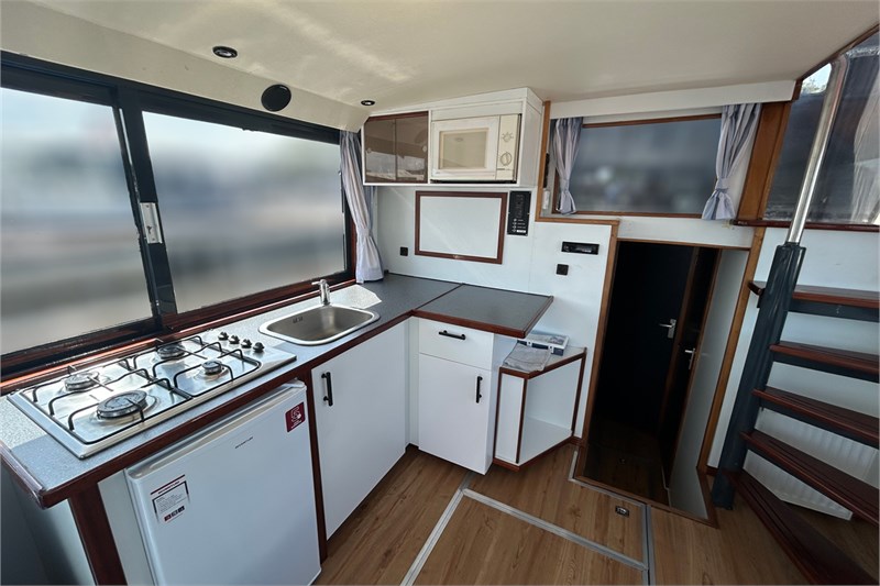 safari_houseboat_1050_refit_kueche