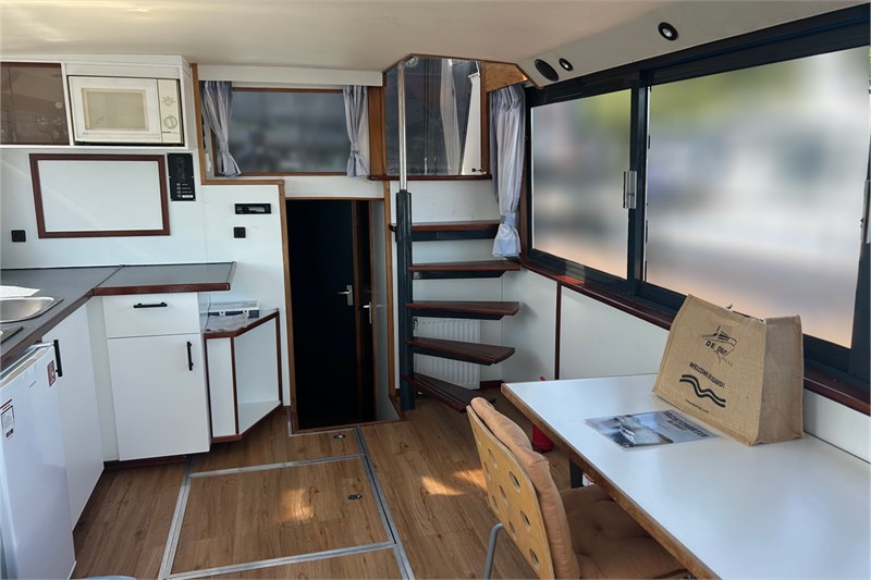 safari_houseboat_1050_refit_salon_tisch