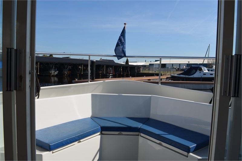 safari_houseboat_1050_sitzbank_bug