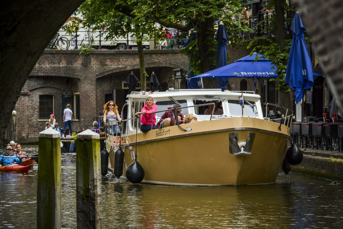 unterwegs-in-holland-olympia-34-hausboot