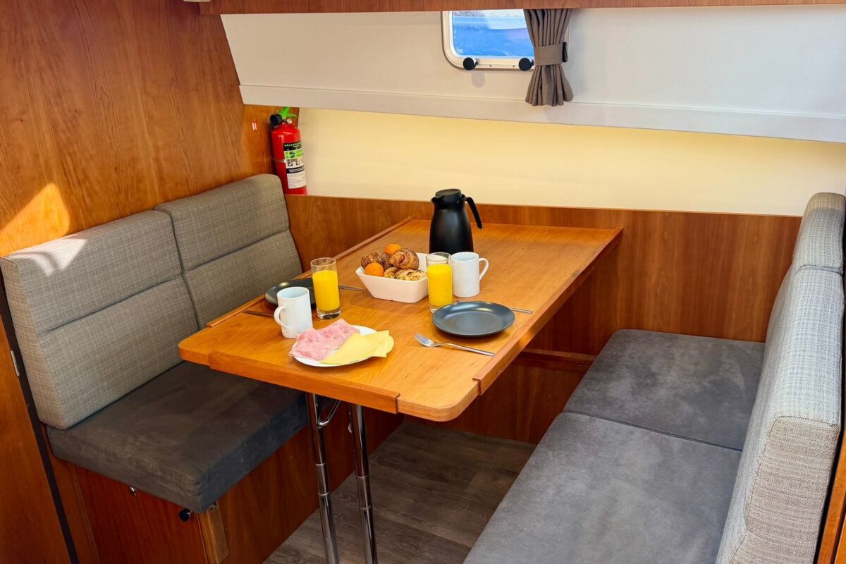 motoryacht_copain_dinette_2