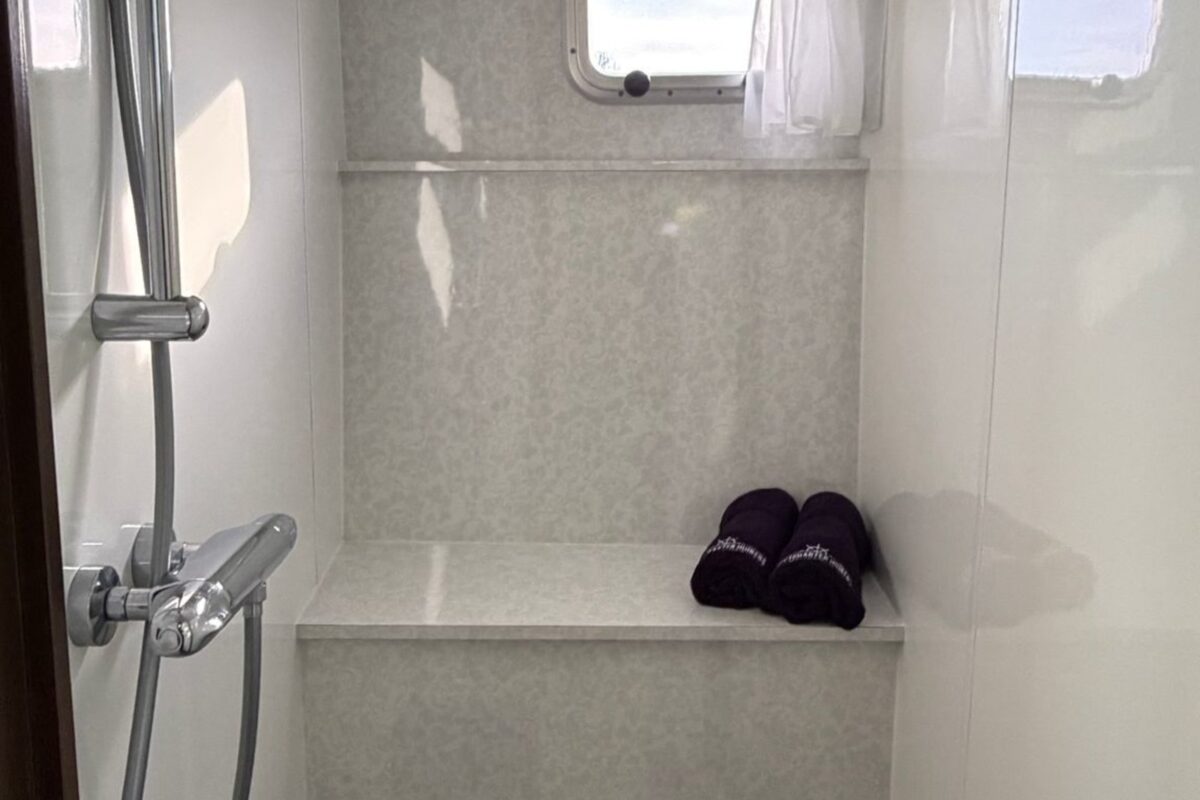motoryacht_copain_dusche