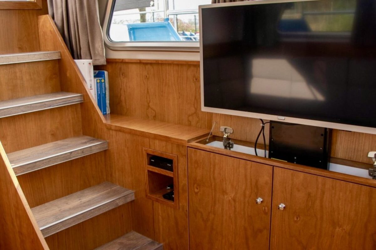 motoryacht_copain_salon_tv