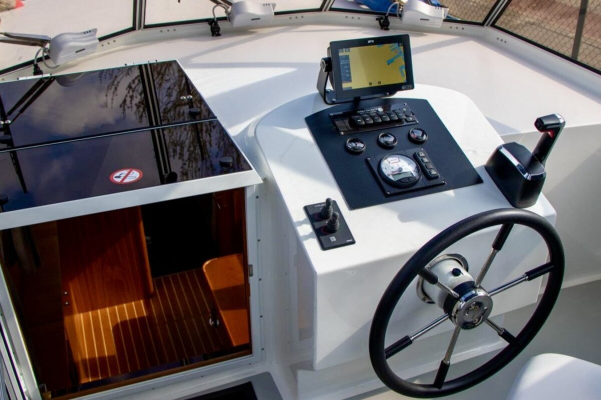 motoryacht_copain_steuerstand