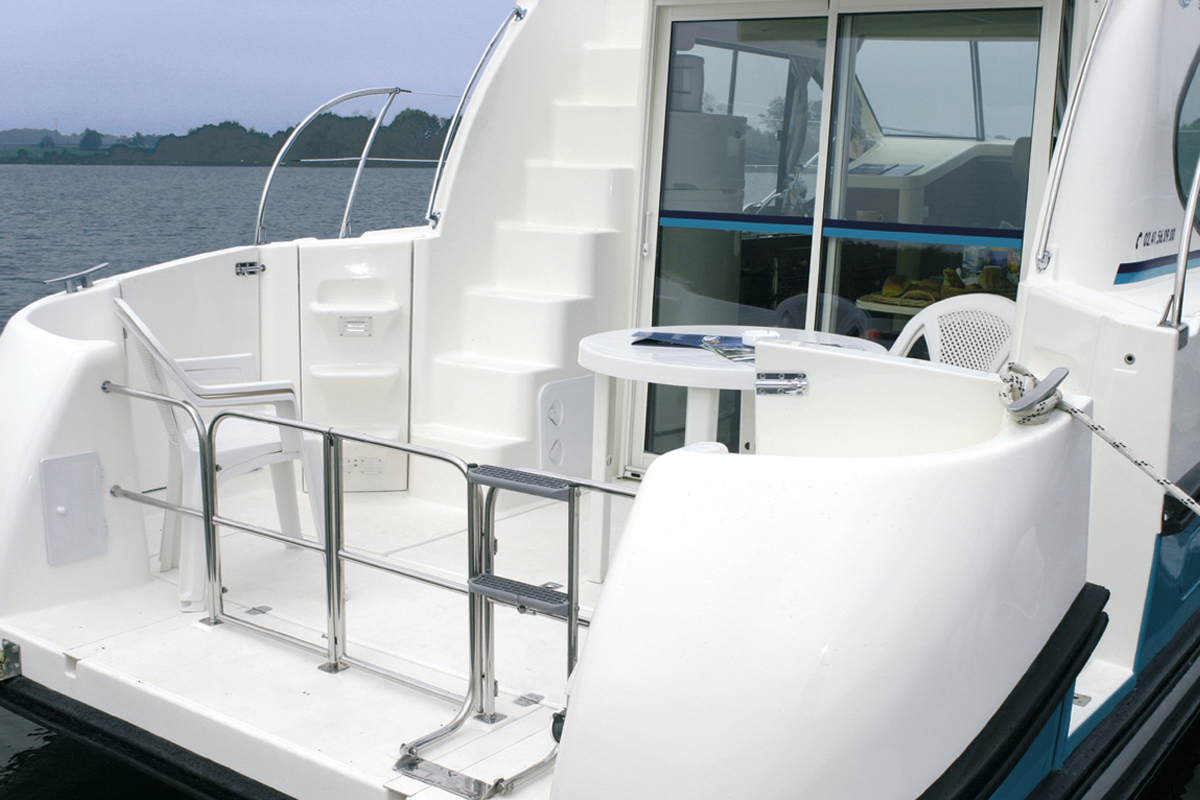 Heckterrasse mit Tisch und Stphle Cruiser Comfort XL 2/4