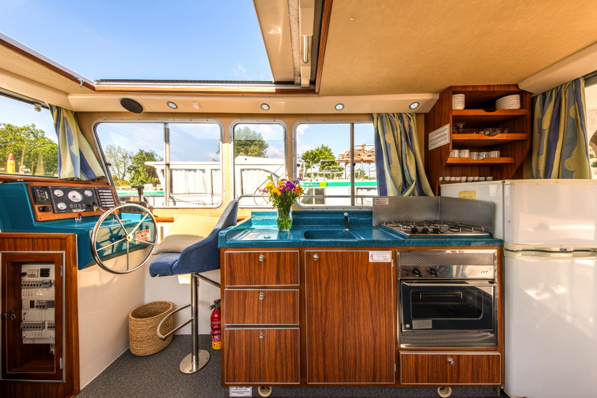 Küche und Innensteuerstand Penichette Comfort 6/10