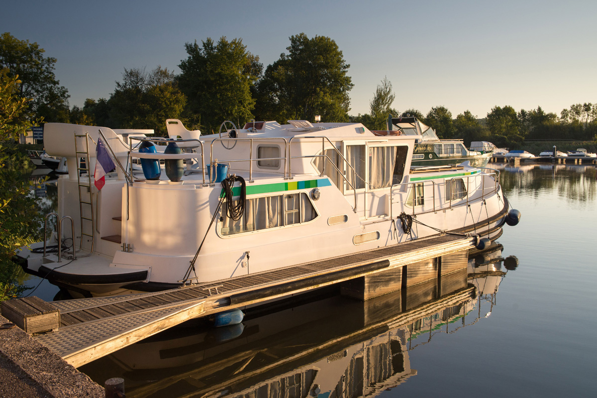 Penichette Premium 4/5 am Steg Heckansicht