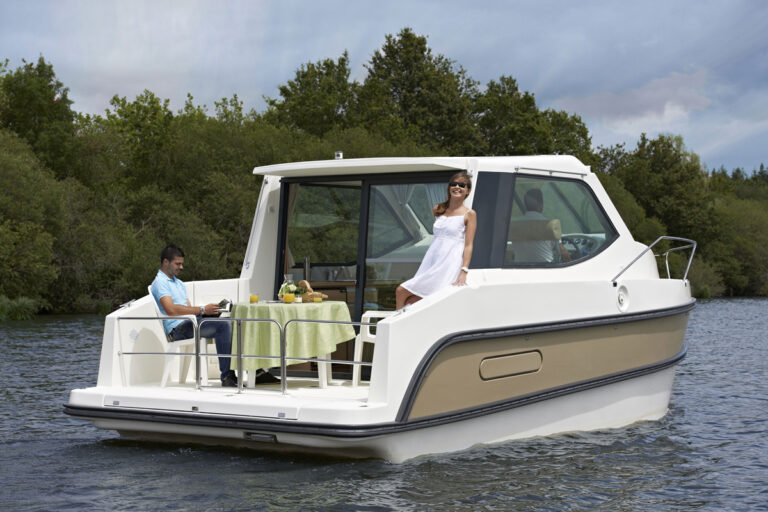 Cruiser Comfort 2/4 in Fahrt Heckansicht