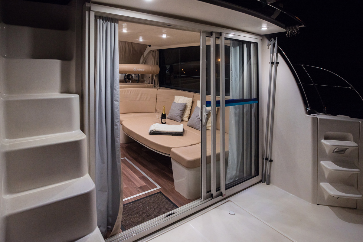 Ansicht ins Wohnzimmer umgebaute Sitzbank