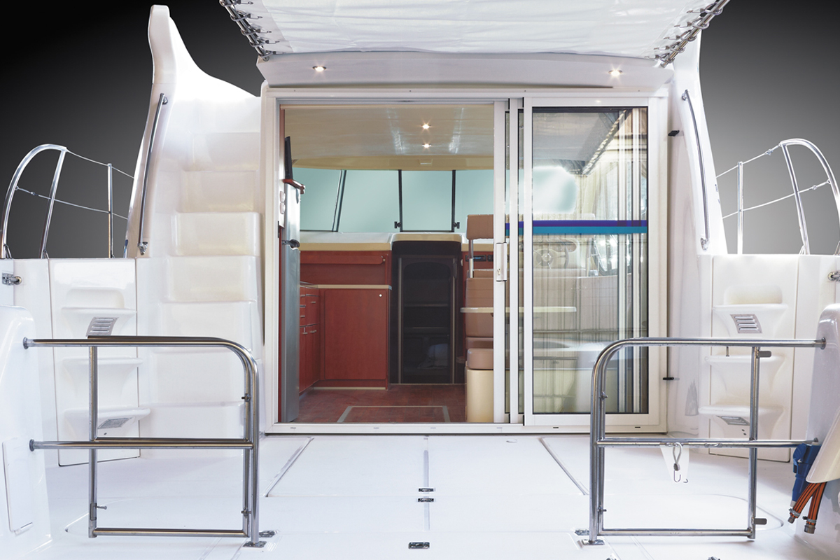 Schiebedach zum Salon und Heckterrasse