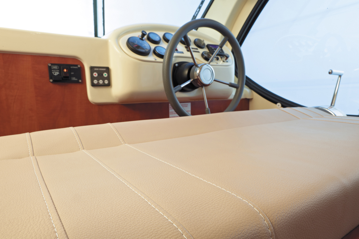 Steuerstand und Sitzbank Cruiser Premium 6/8