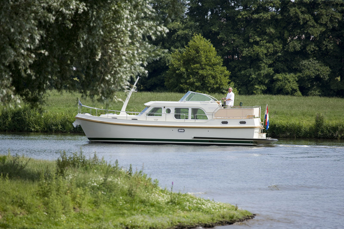 Unterwegs am Kanal mit Linssen Grand Sturdy 34.9.