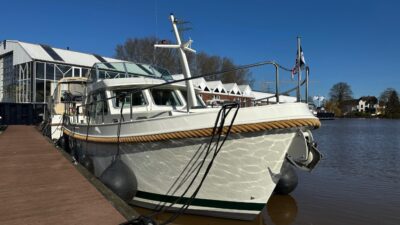 Motoryacht Linssen 29.9 AC Olivia - Yachtcharter Gröner