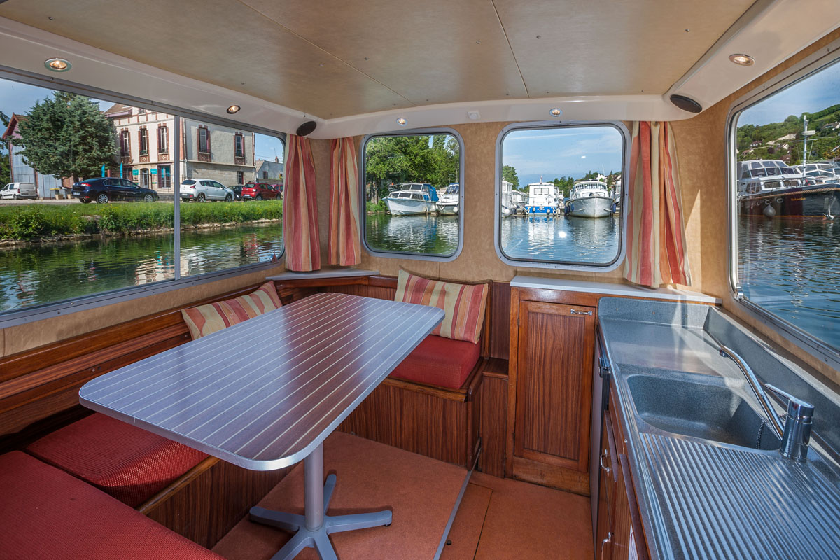 Wohnbereich Hausboot Penichette Classic 4/7