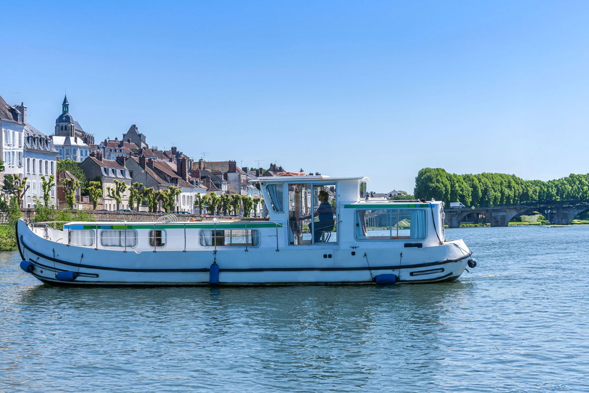 Hausboot Penichette Classic 4/7 seitlich