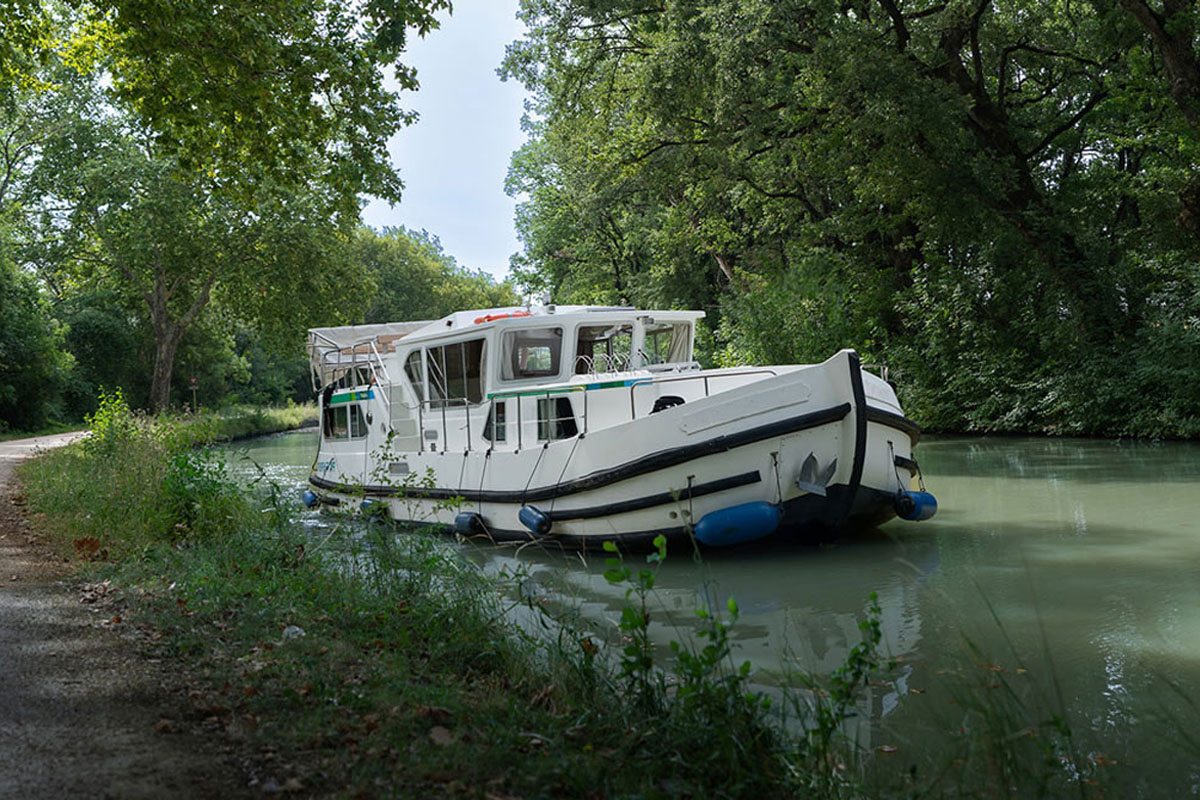 Unterwegs am Kanal Penichette Hausboot