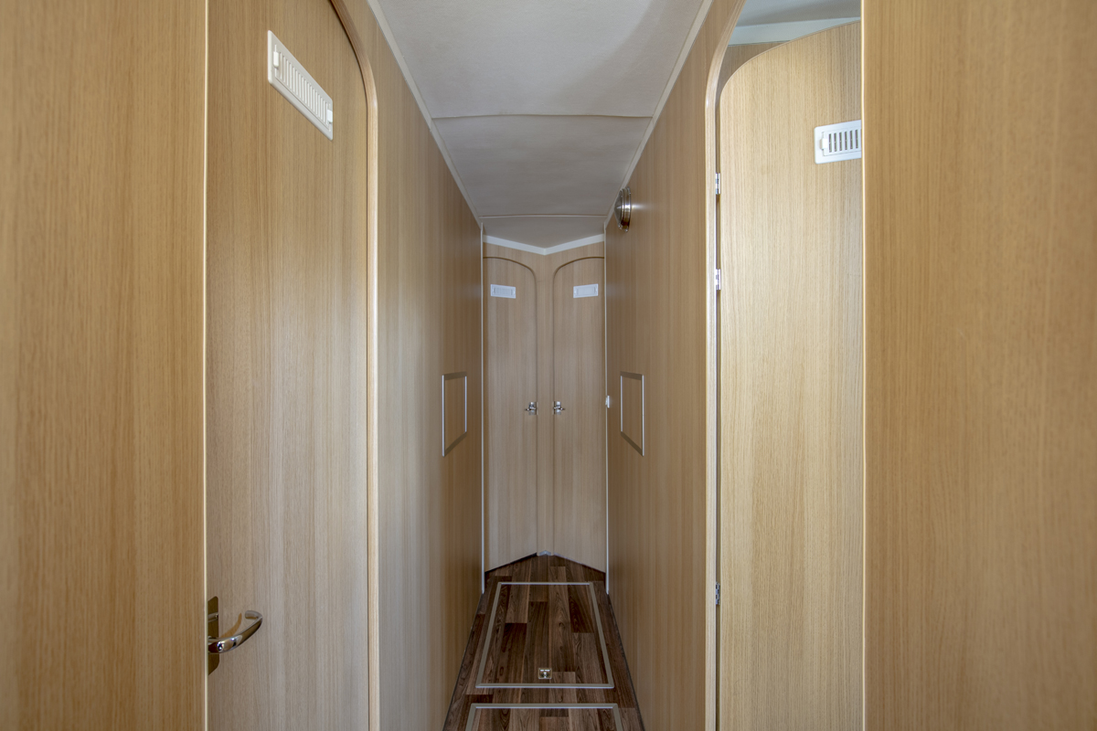 Gang zu Kabinen auf Cruiser Premium + 8/10