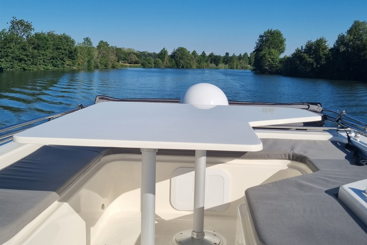 Tisch auf Sonnendeck oben